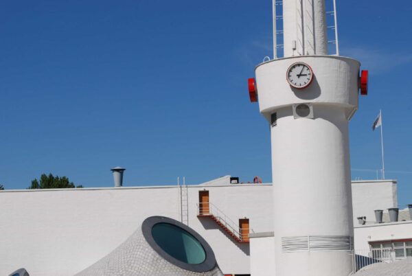 Capital of Contrasts: A Helsinki Walking Tour - Image 16