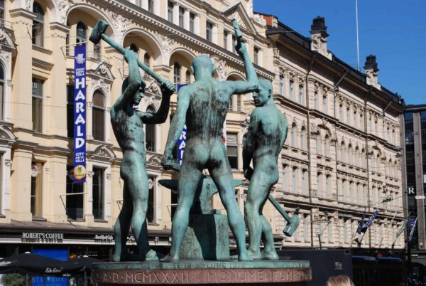 Capital of Contrasts: A Helsinki Walking Tour - Image 13