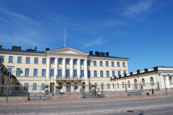 Capital of Contrasts: A Helsinki Walking Tour - Image 9
