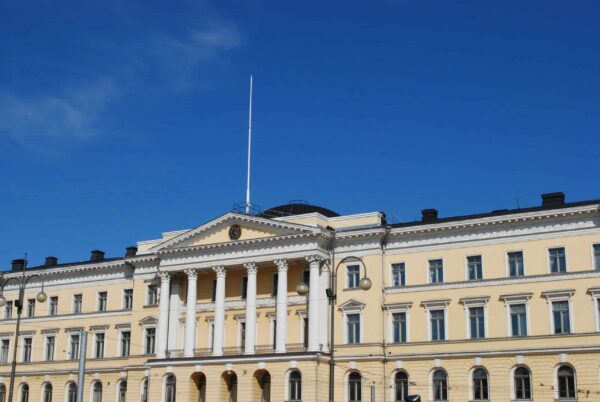 Capital of Contrasts: A Helsinki Walking Tour - Image 5