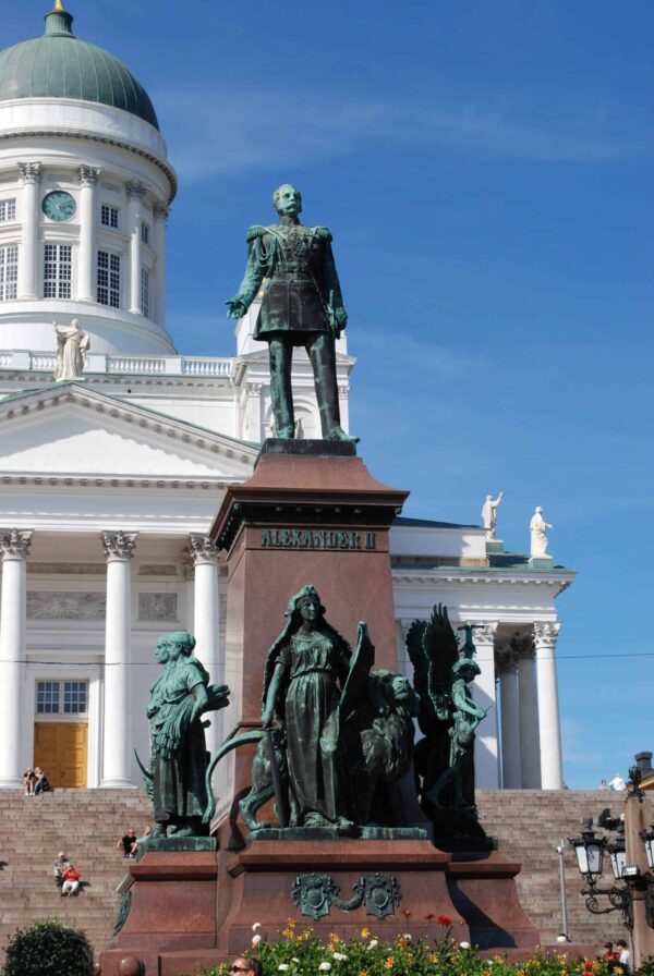 Capital of Contrasts: A Helsinki Walking Tour - Image 6